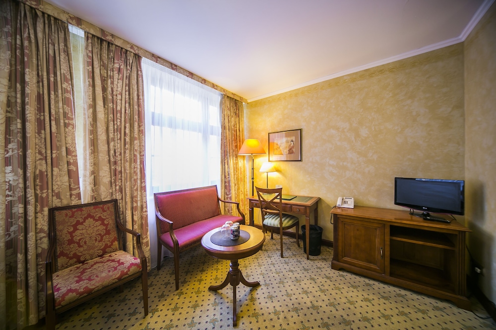 HOTEL OPERA 24/44
