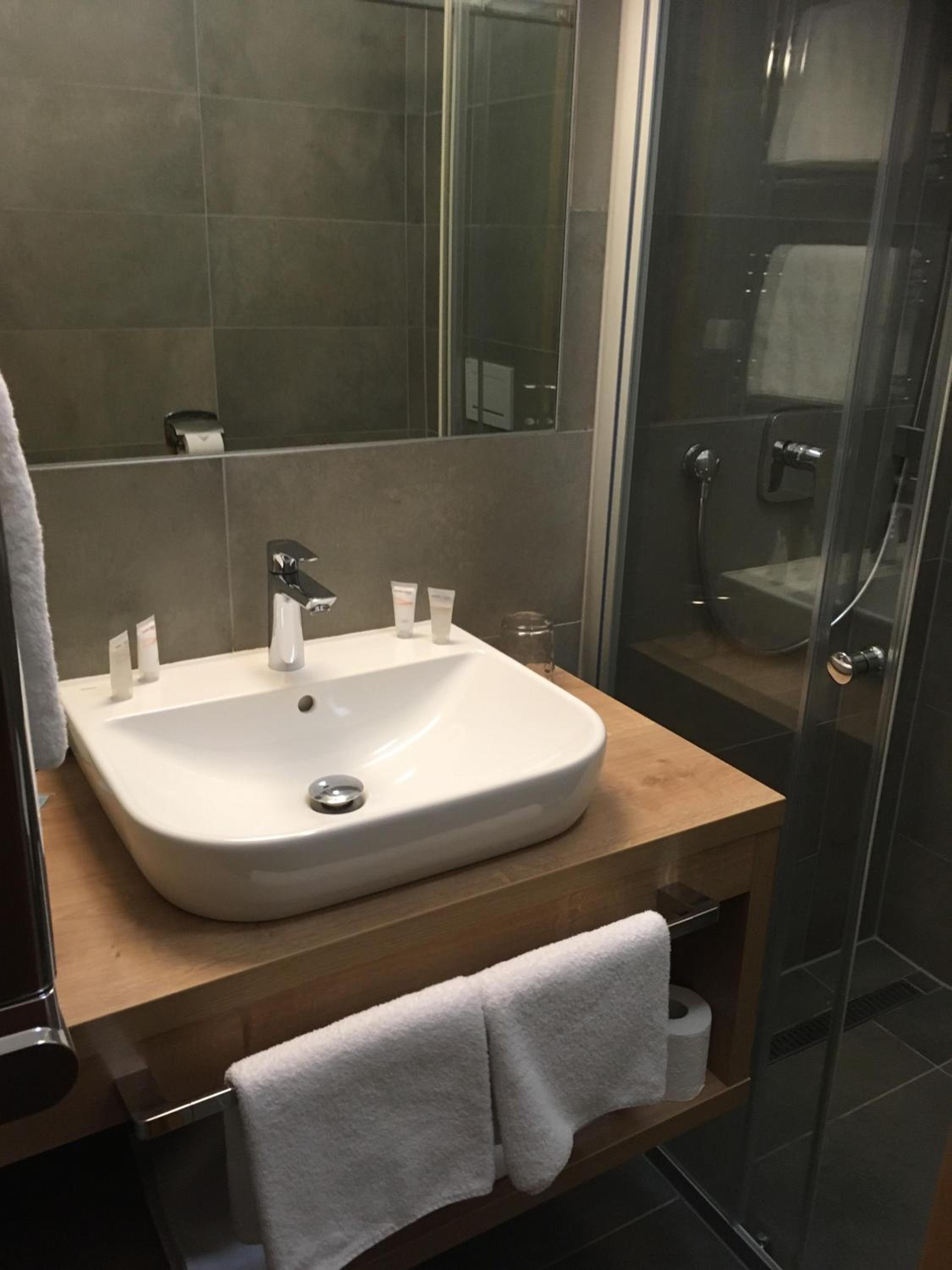 Sareza Hotel 47/48