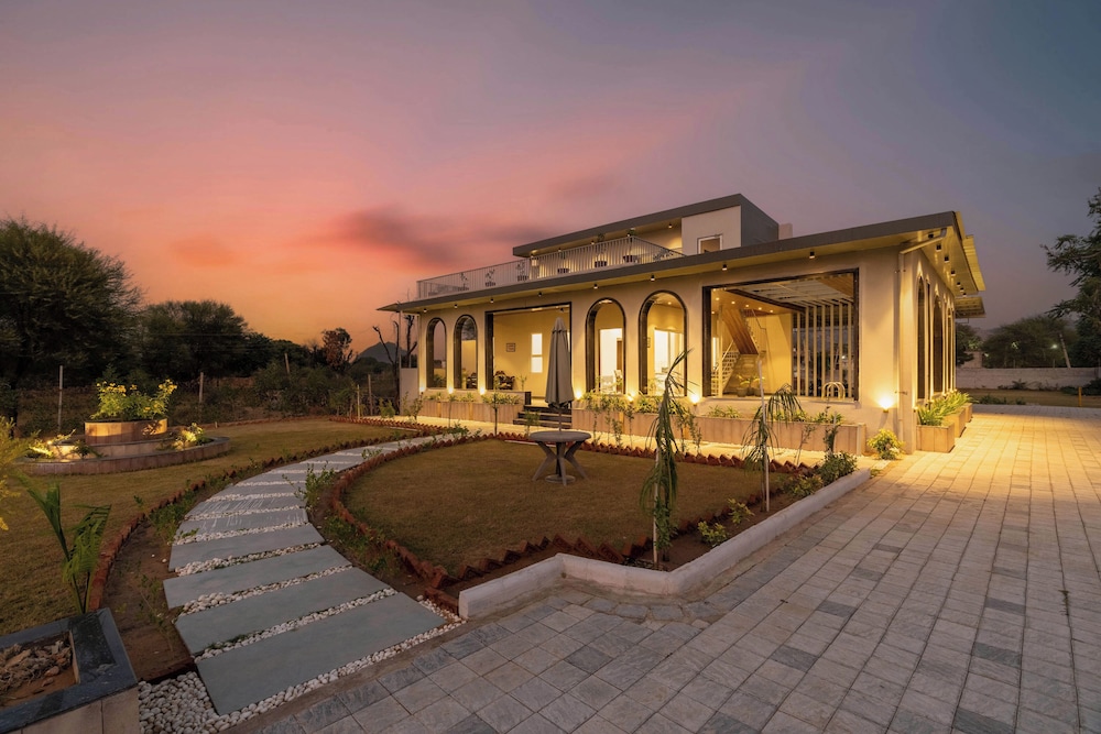 ELIVAAS Jamun Farm 2 BHK Villa with Pool 6/52