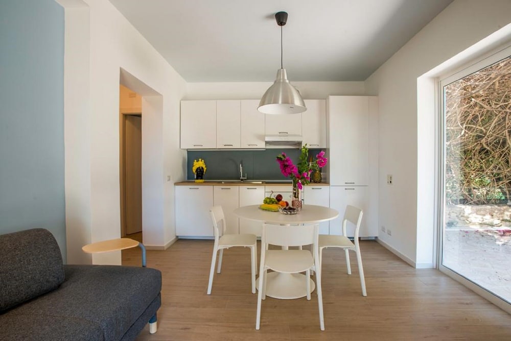 Athena Resort 24/50