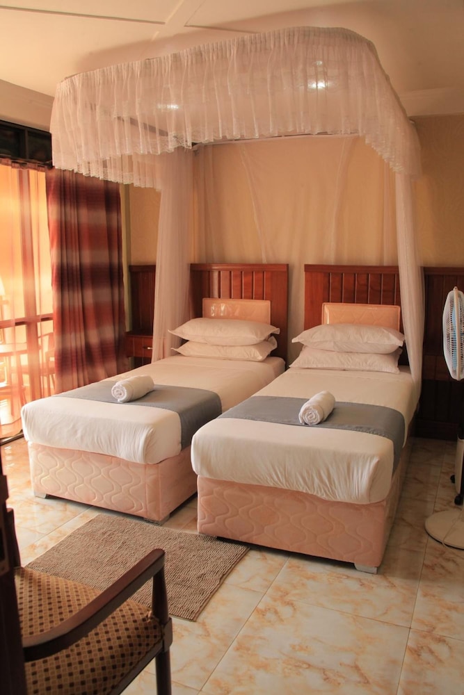 Interservice Hotel 8/44