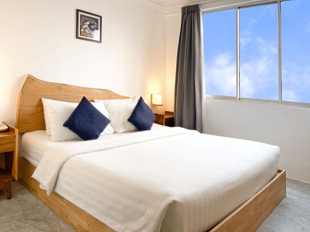 SUPERIOR, DOUBLE BED, CITY VIEW, ACCESSIBLE