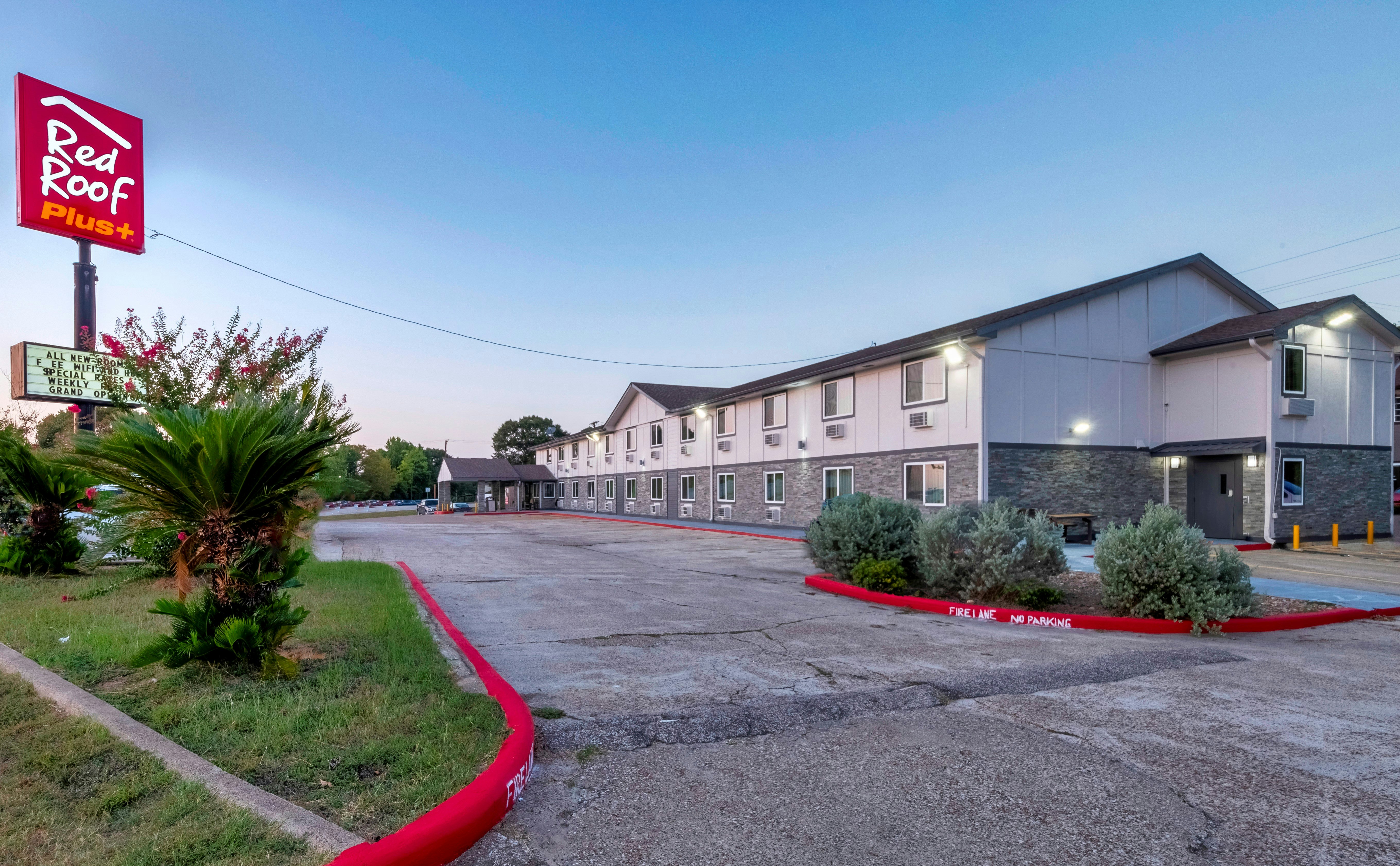 Red Roof Inn Plus Huntsville 31/33