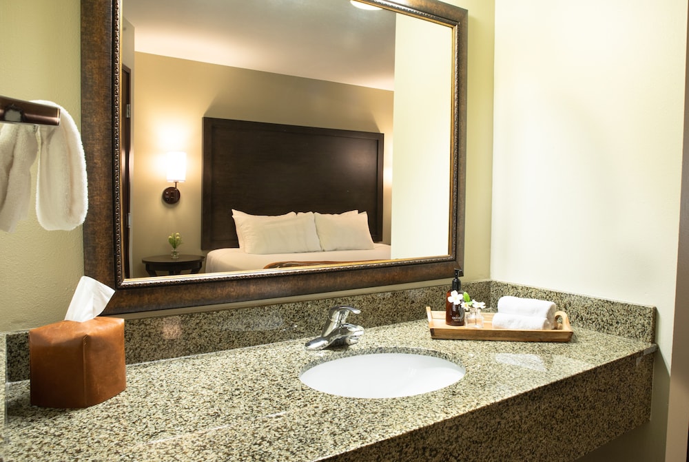 Oxford Suites Pendleton 53/54