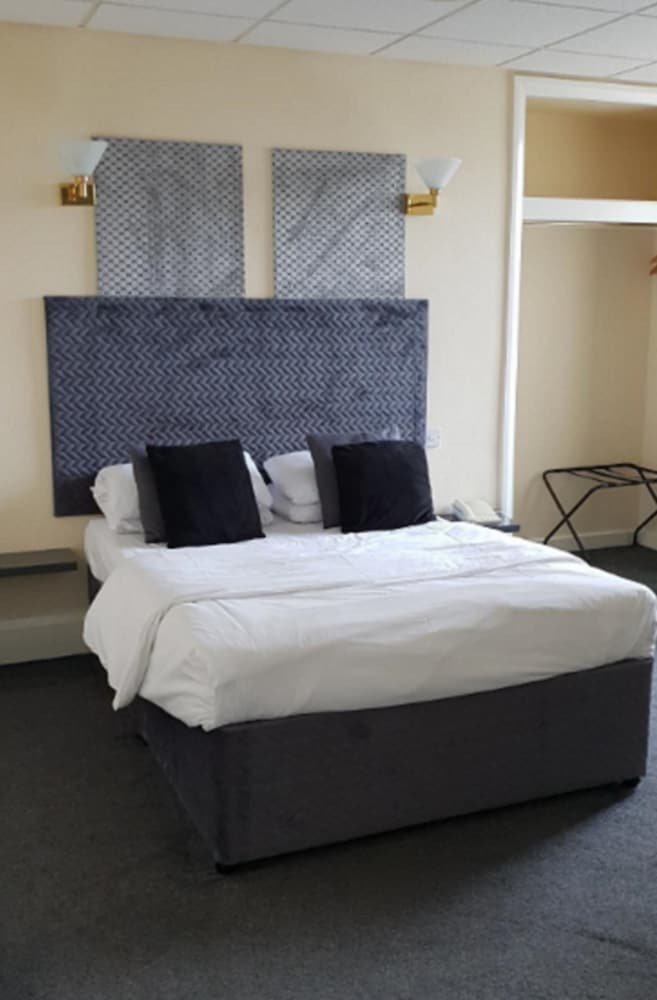 Devonshire House Hotel 12/50