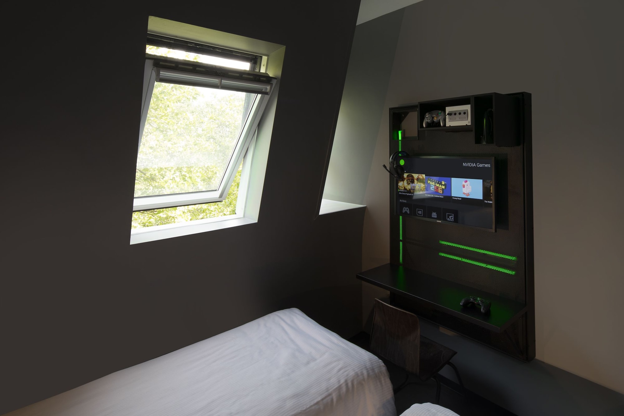 ROOM, TWIN BEDS, SMALL