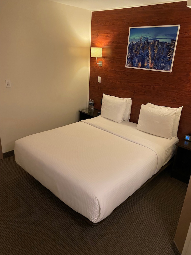 STANDARD, QUEEN BED