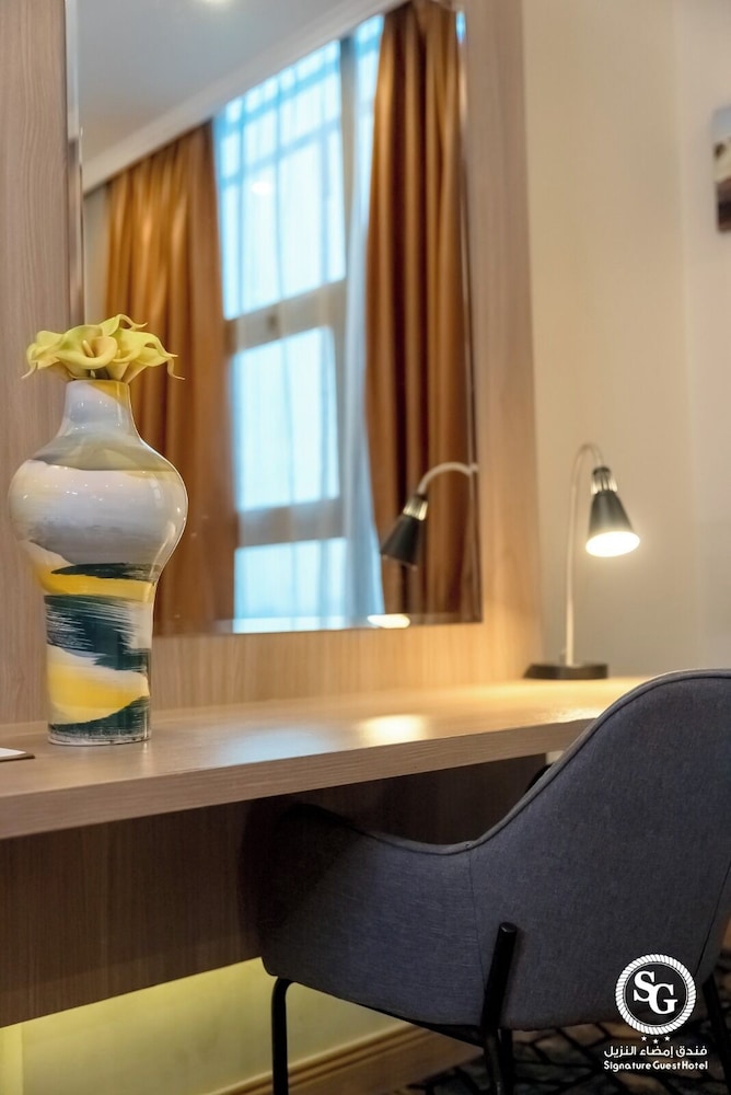 Signature Guest Hotel 50/50