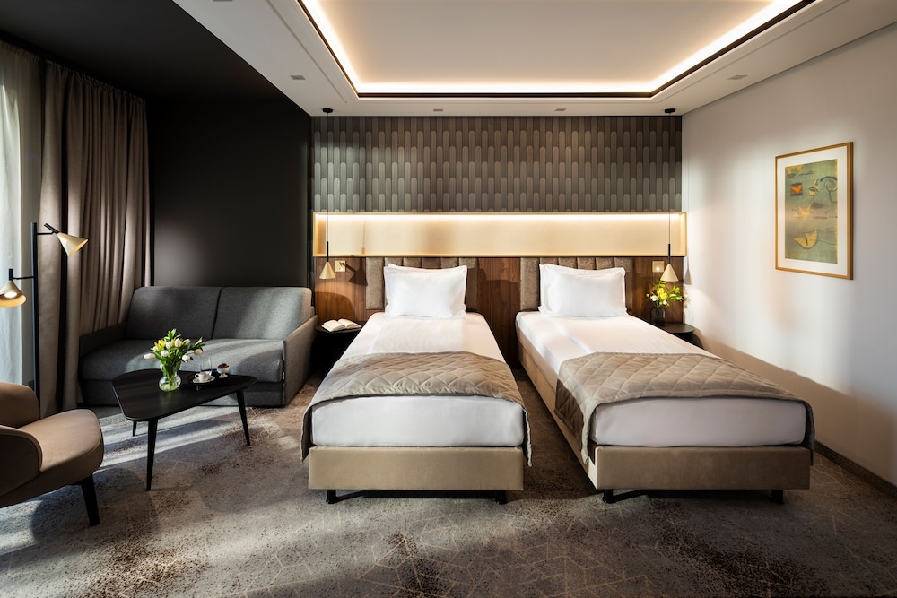 Kings' Valley Medical & Spa 6/50