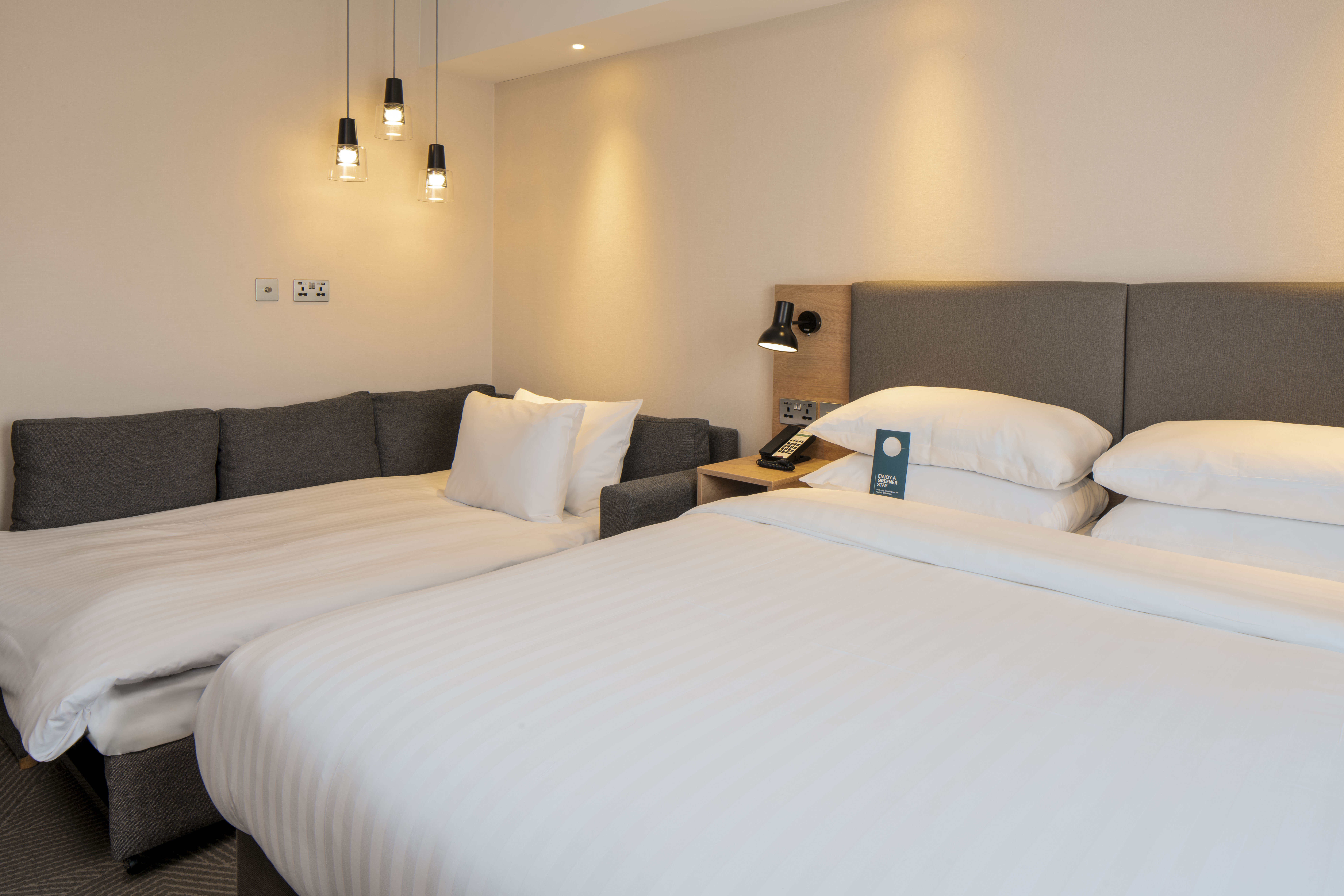 Holiday Inn London Brentford Lock 24/60