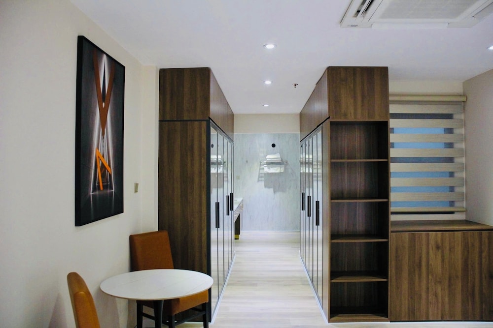 Lanura Apartments and Hotel 36/45