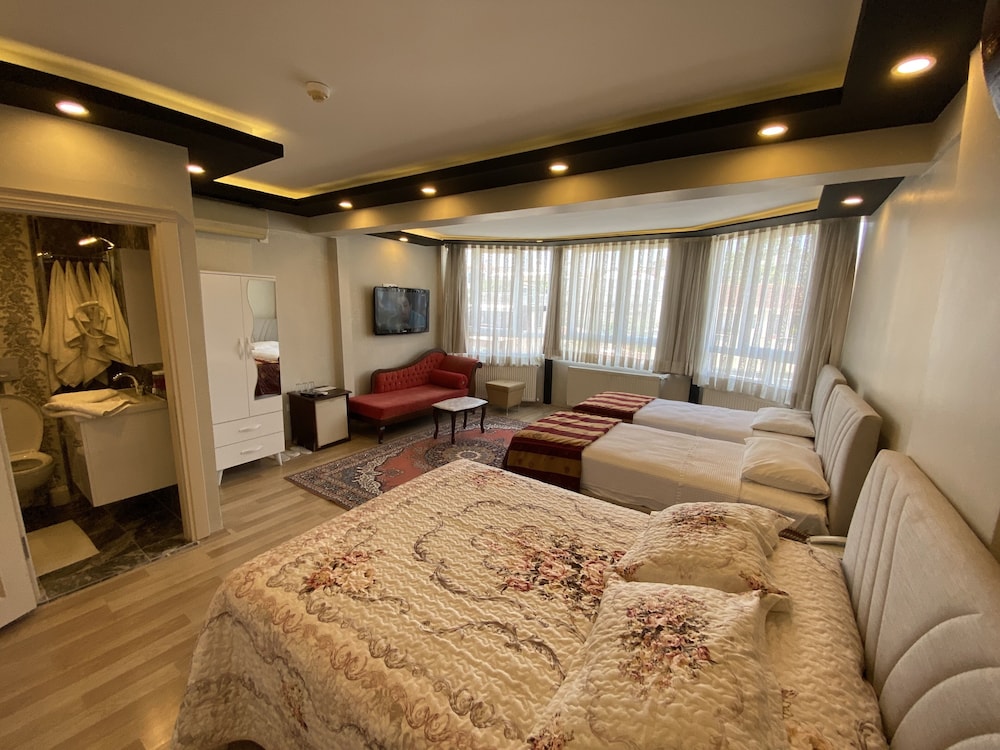 Mehmet Bey Hotel 35/70