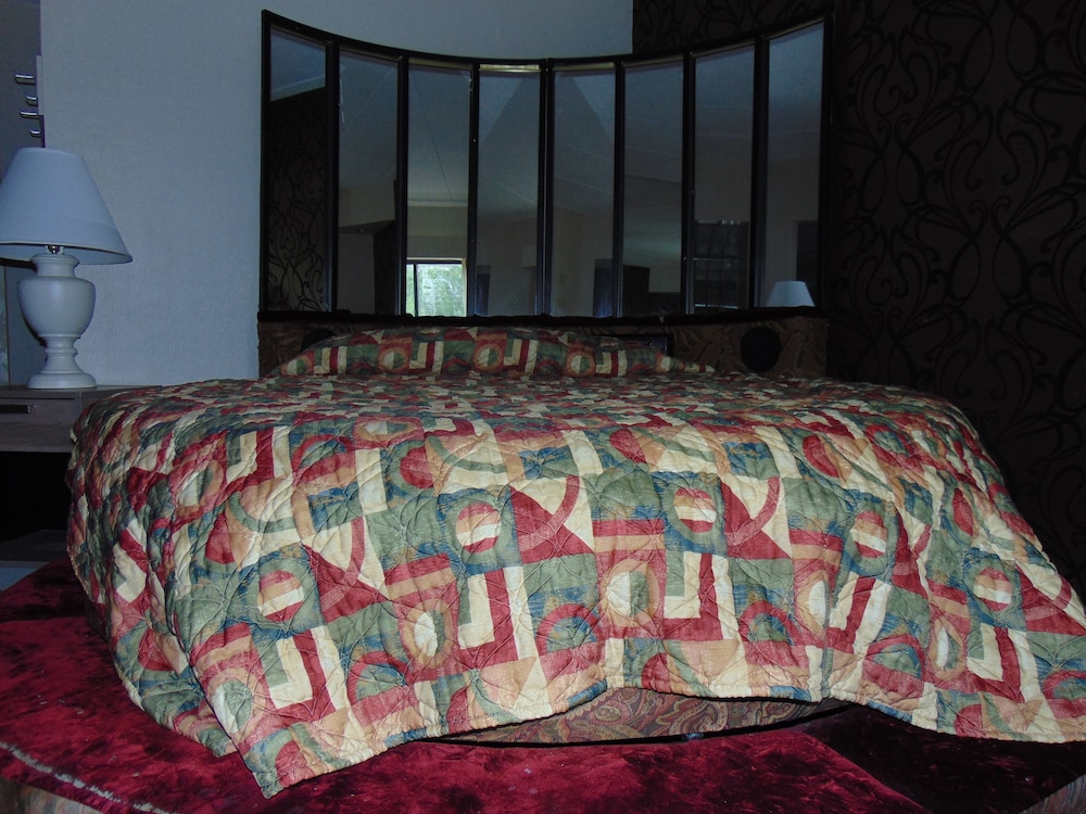 La Mirage Motor Inn 25/36