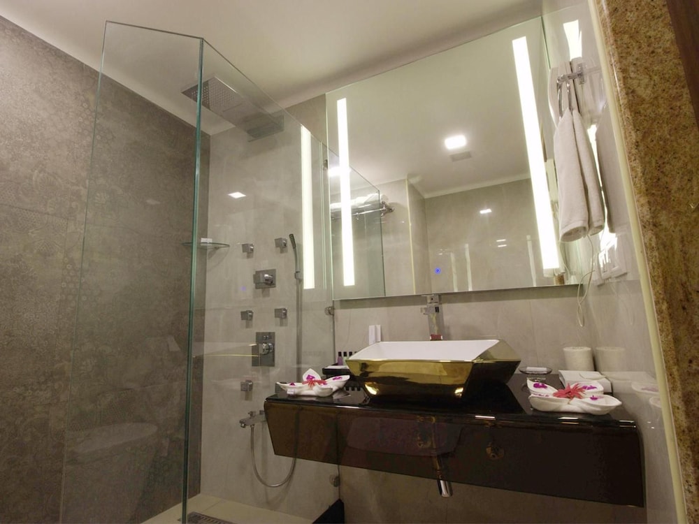 Sunway Manor Hotel 44/45