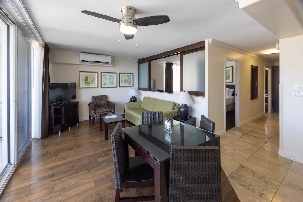 Regency on Beachwalk Waikiki by OUTRIGGER 32/50