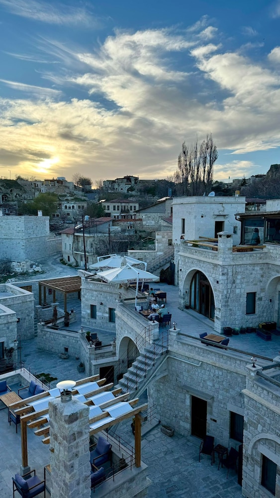Solem Cave Suites 46/56