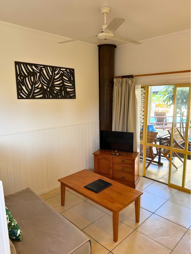 Castaway Resort 55/80