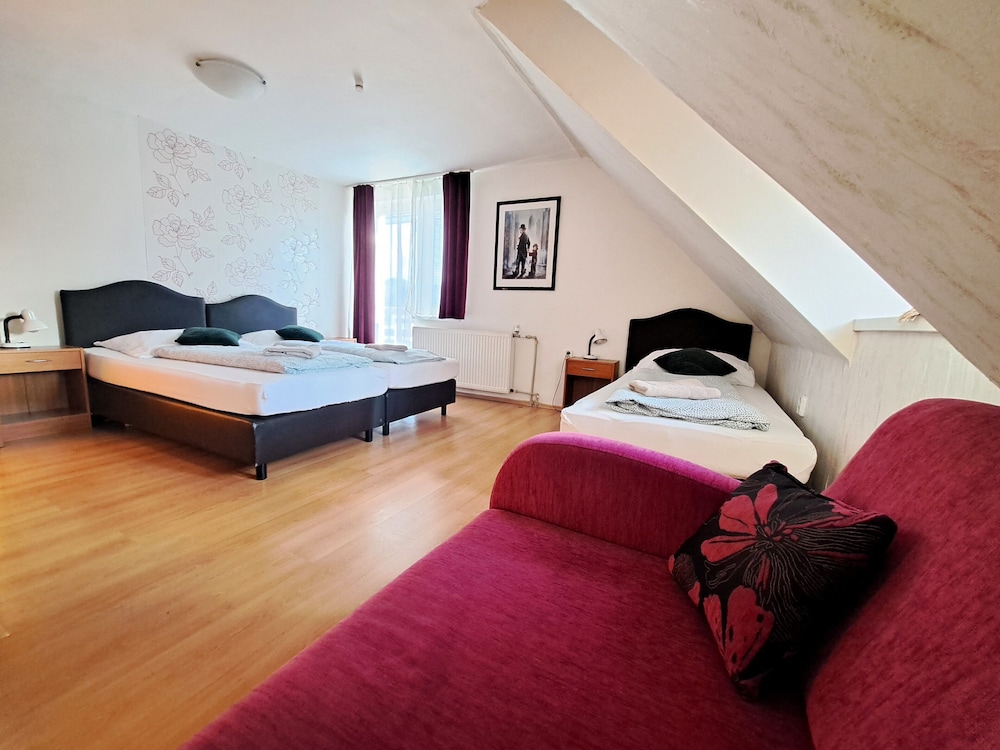 Room, Triple, 1 Queen and 1 Single Bed, Penzion Al Corso 7/10
