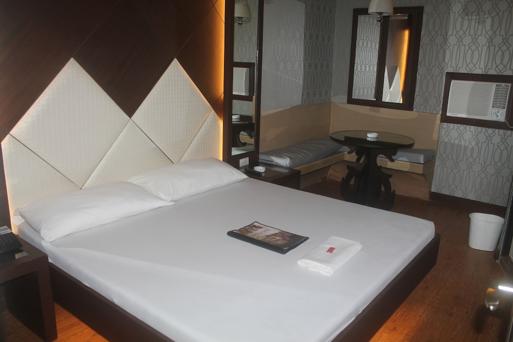 Hotel Ava Gil Puyat 23/56