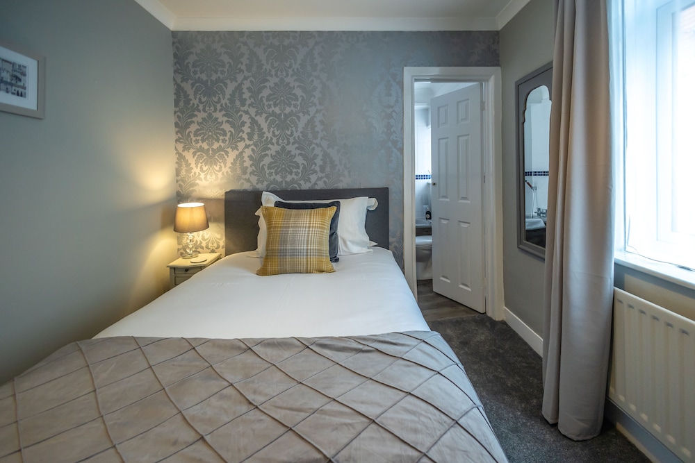 Gloucester House 13/50
