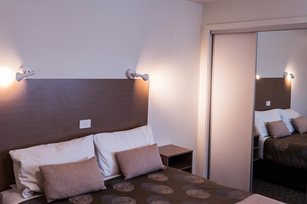 Eastern Sands Motel 32/42