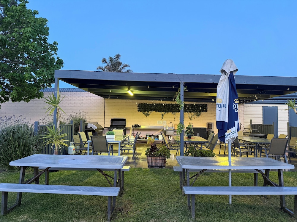 Lakeside Motel Waterfront 5/80