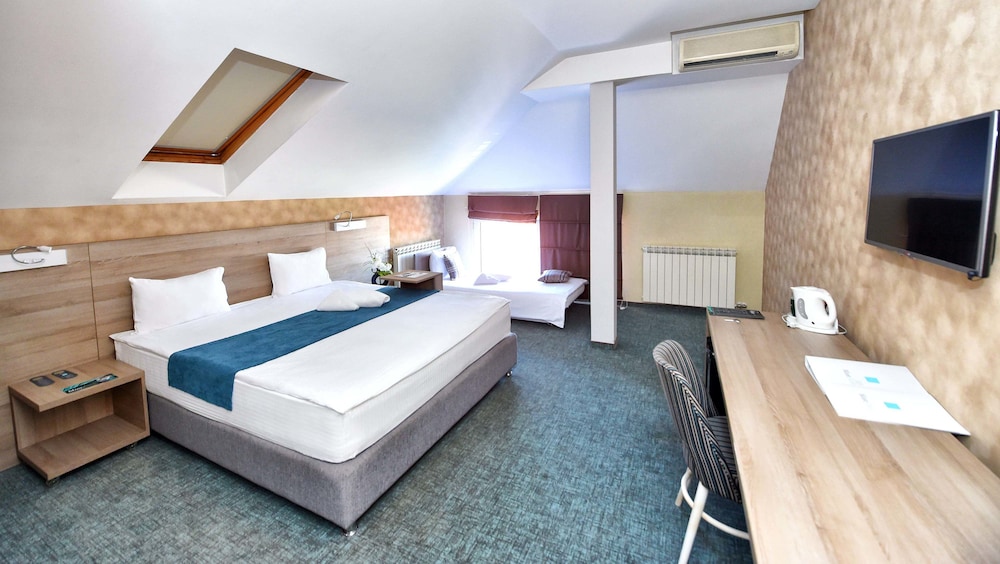 Hotel Mint 7/47