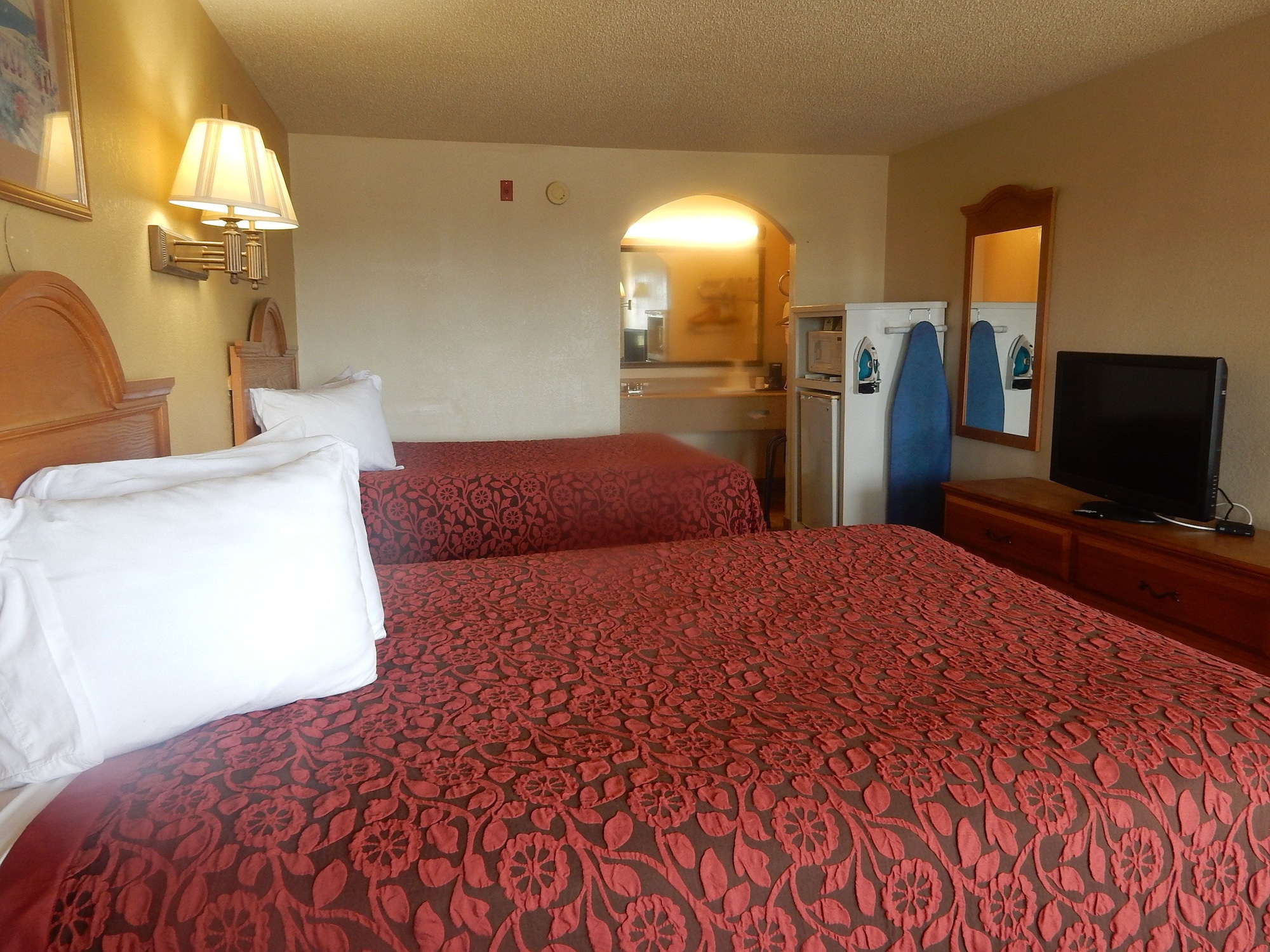 Standard, 2 Queen Beds, Smoking, Days Inn By Wyndham San Antonio Interstate Hwy 35 North 8/10