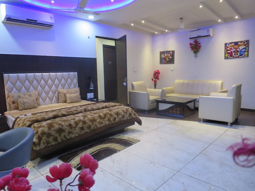 Hotel Madhushrie 38/50