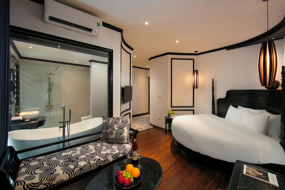 HONEYMOON, KING BED, CITY VIEW