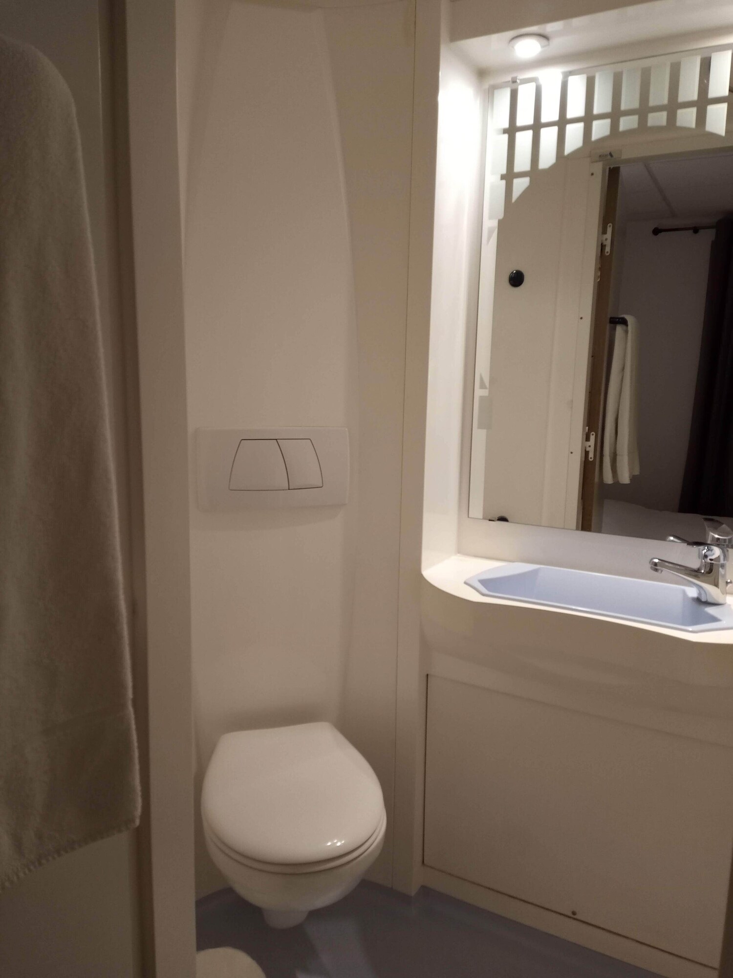 غرفة رباعية بسرير مزدوج وسريرين منفصلين، HOTEL DE LYON 4/6
