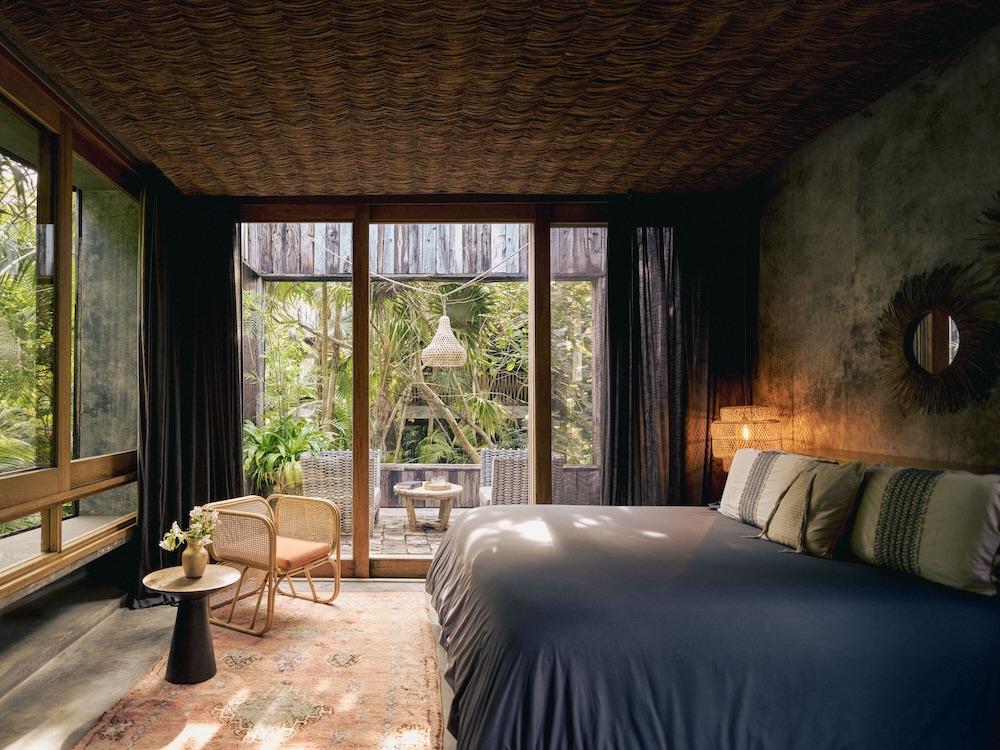 AIR, SUITE, PLUNGE POOL