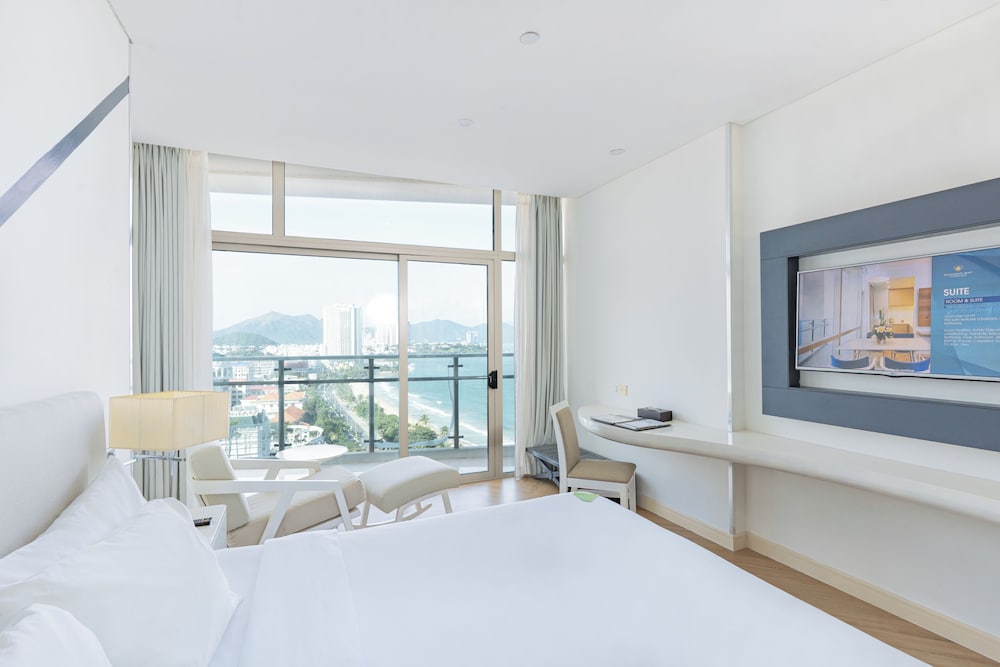 غرفة ملكية غراند بسرير كينج، DIAMOND BAY HOTEL 5/10