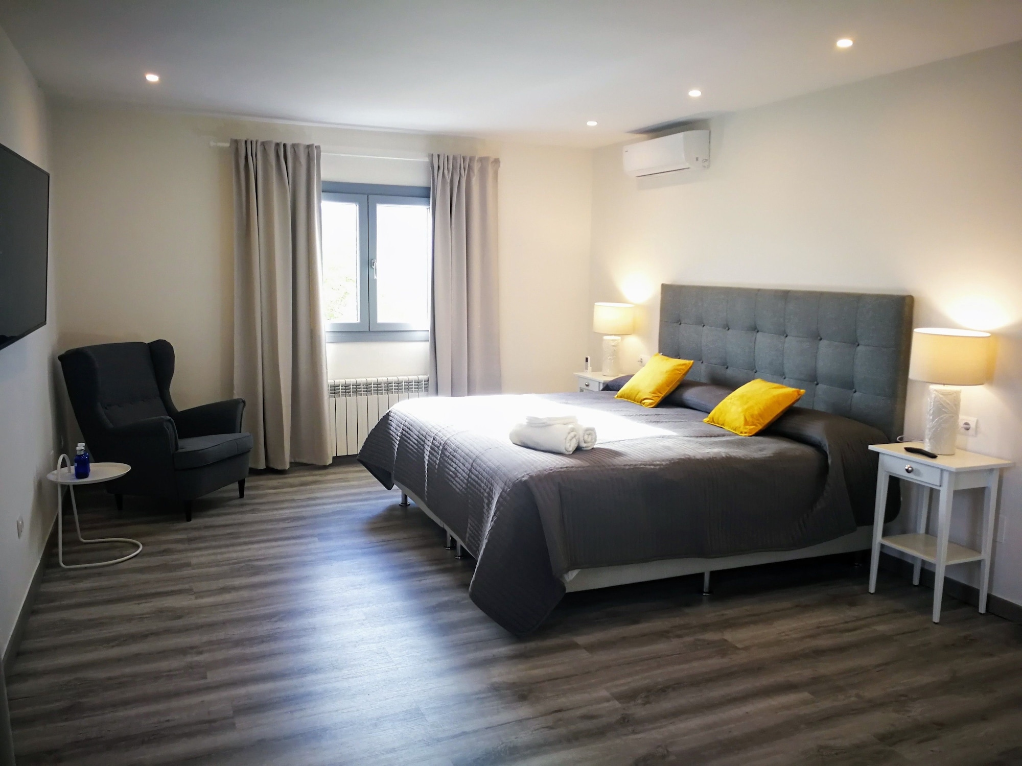 LUXURY, EXECUTIVE, SUITE