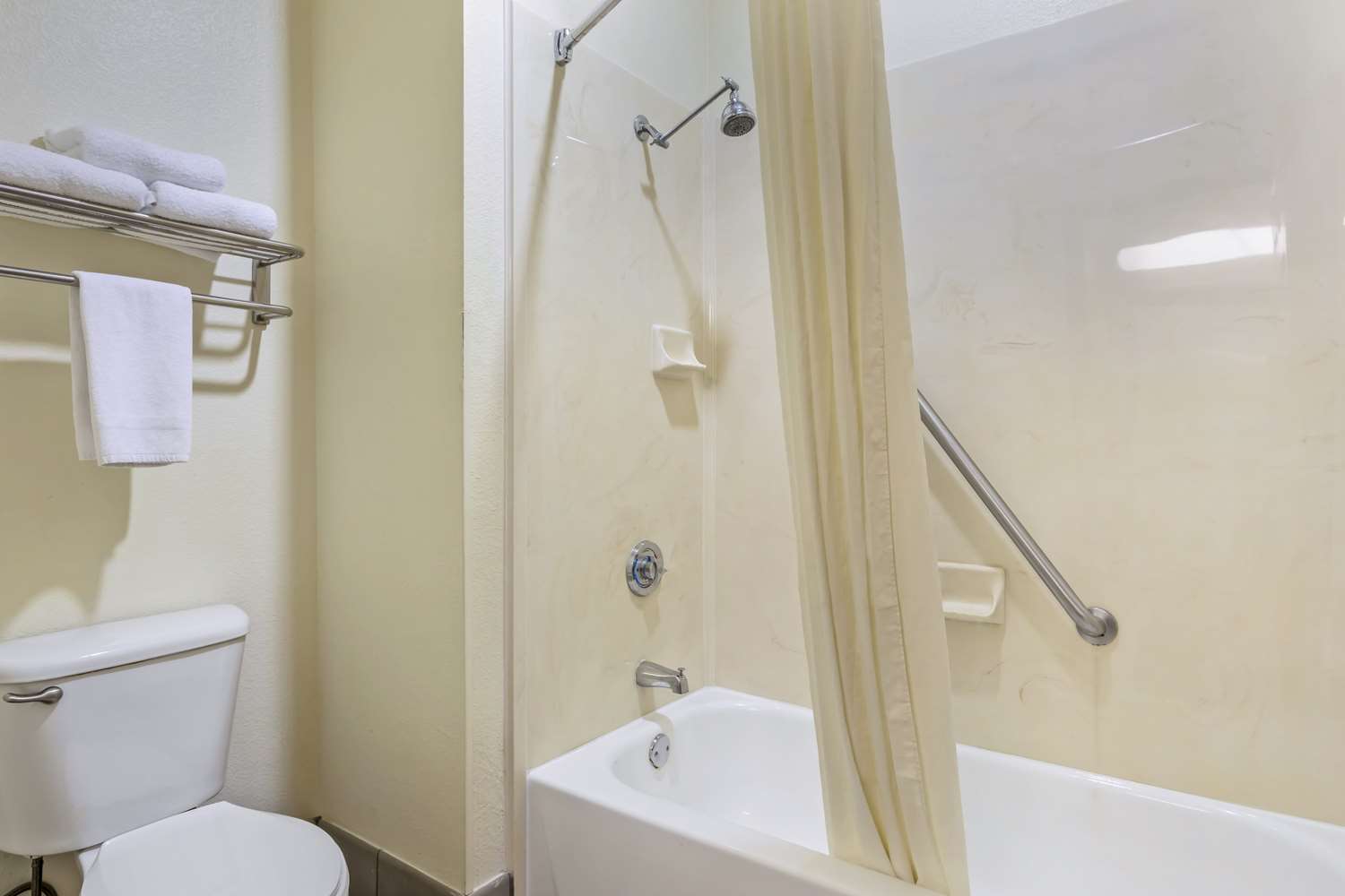 جناح بسرير كينج مع أريكة، Best Western Fort Worth Inn and Suites 2/2