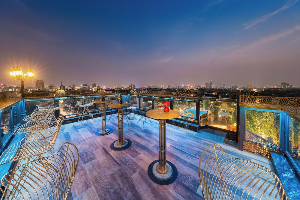 Peridot Gallery Classic Boutique Hotel 54/60