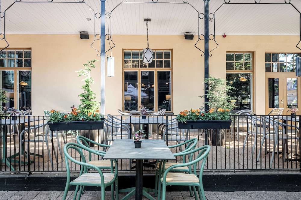 restaurant cafeteria