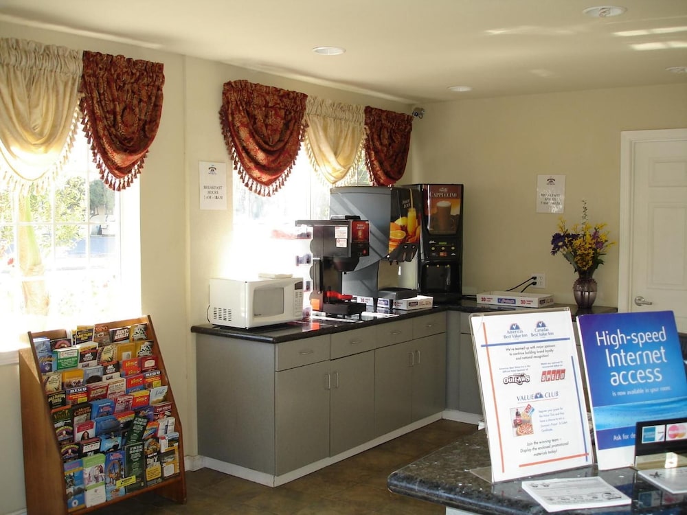 Dream Inn Fresno 12/50