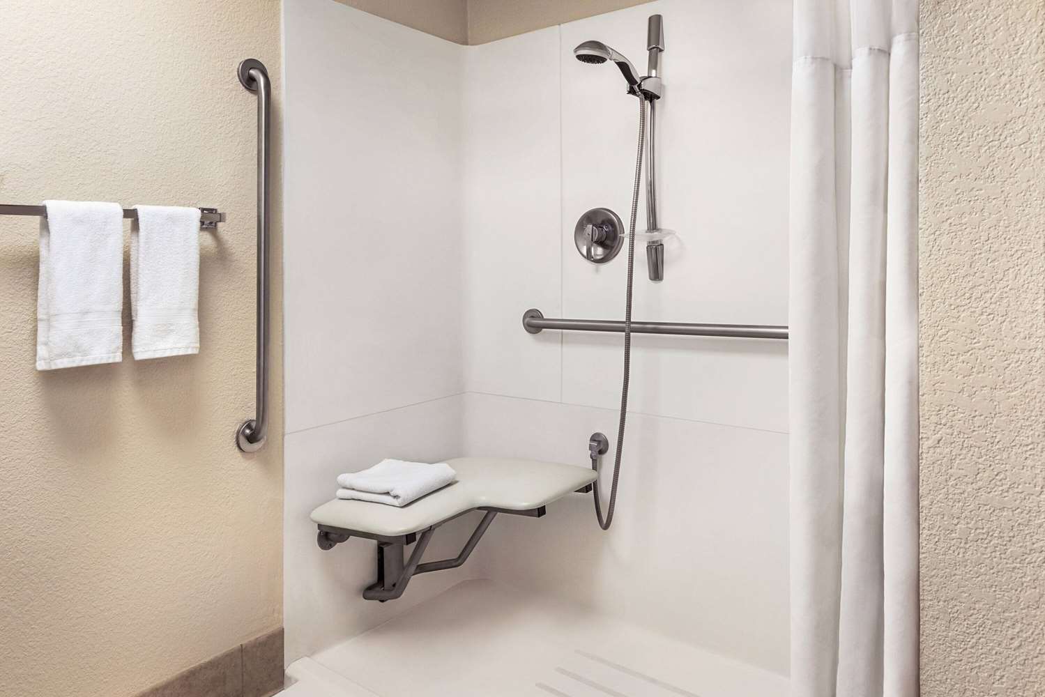 Ramada by Wyndham Albuquerque Airport 51/52