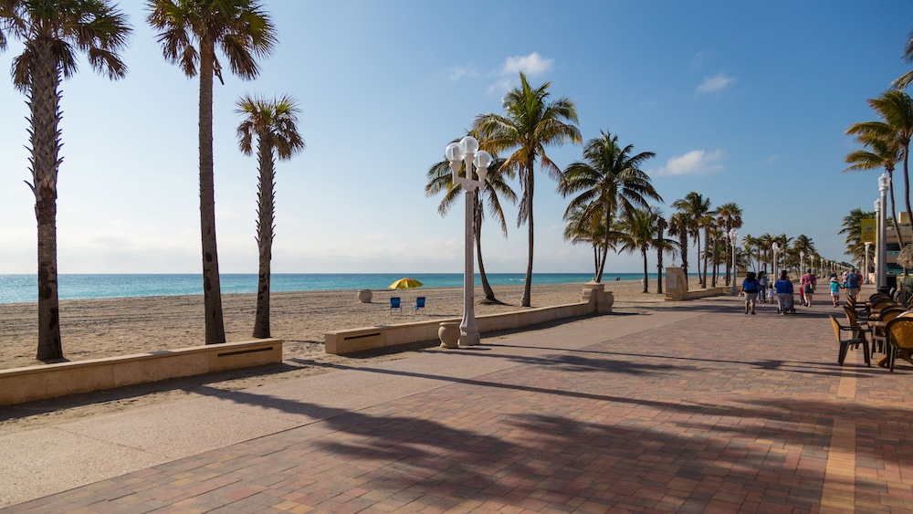 Riptide Oceanfront Hotel 66/72