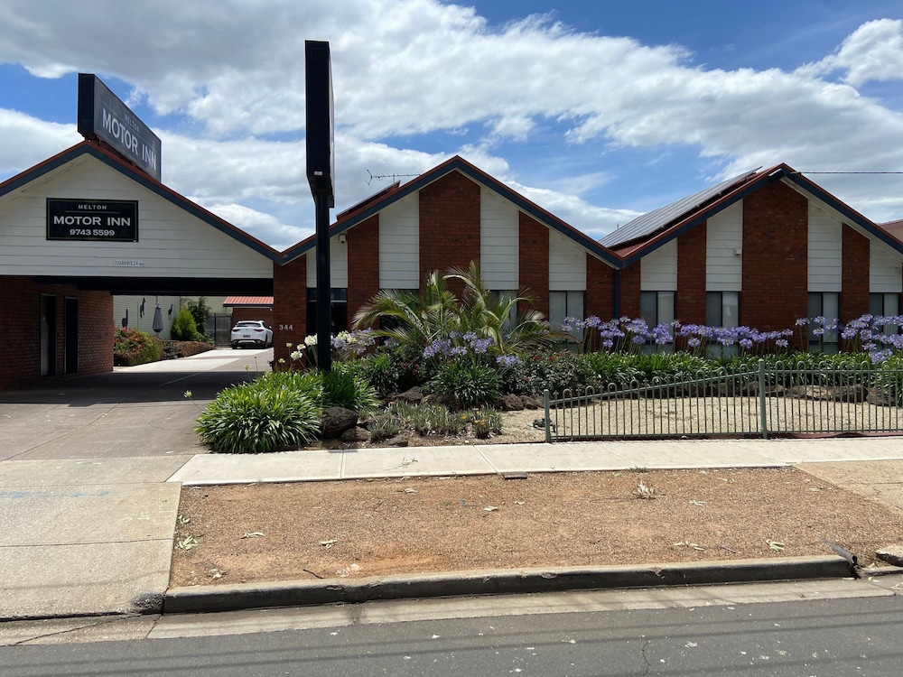 Melton Motor Inn & Apartments 29/32
