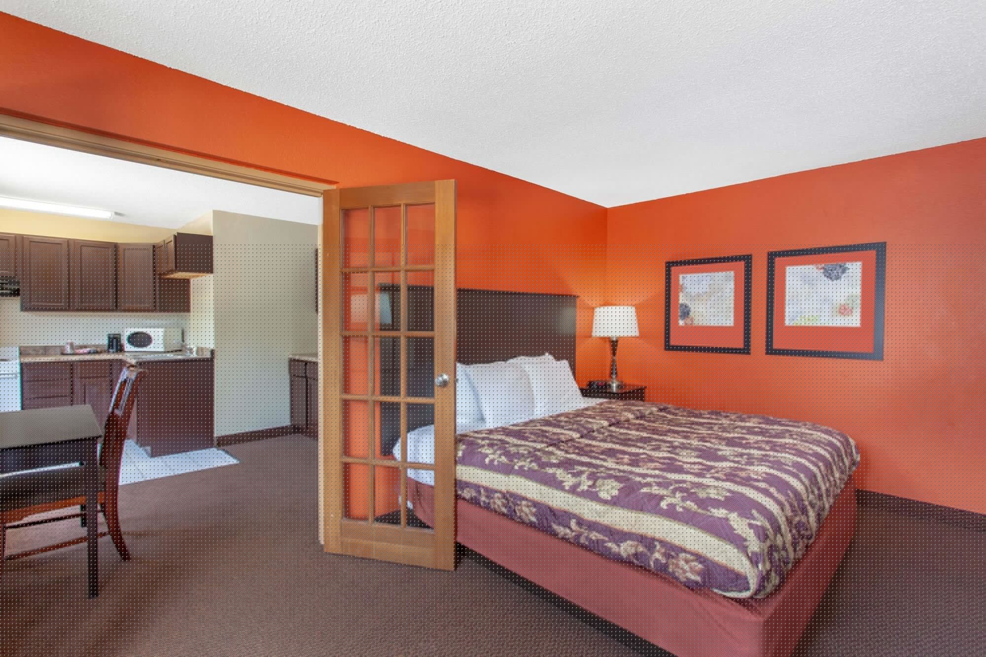 Efficiency, King Bed