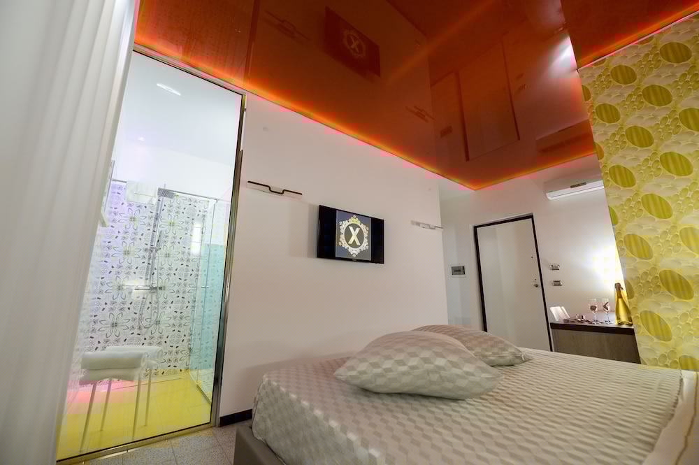 X Hotel 22/66