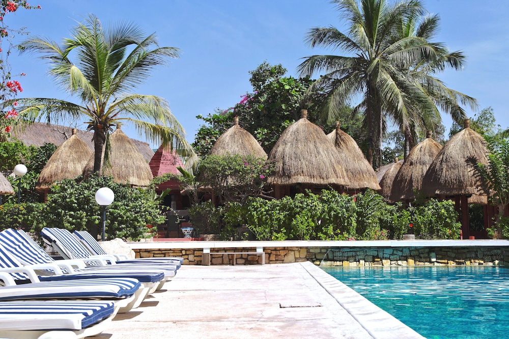 Bougainvillees Hotel 32/36