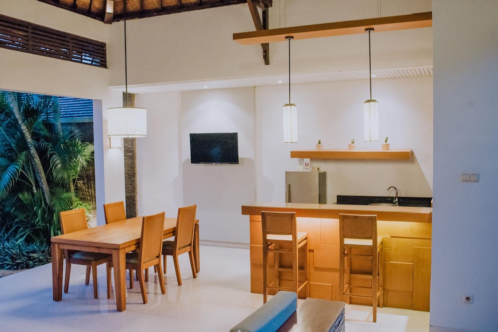 PRADHA VILLAS SEMINYAK 49/63
