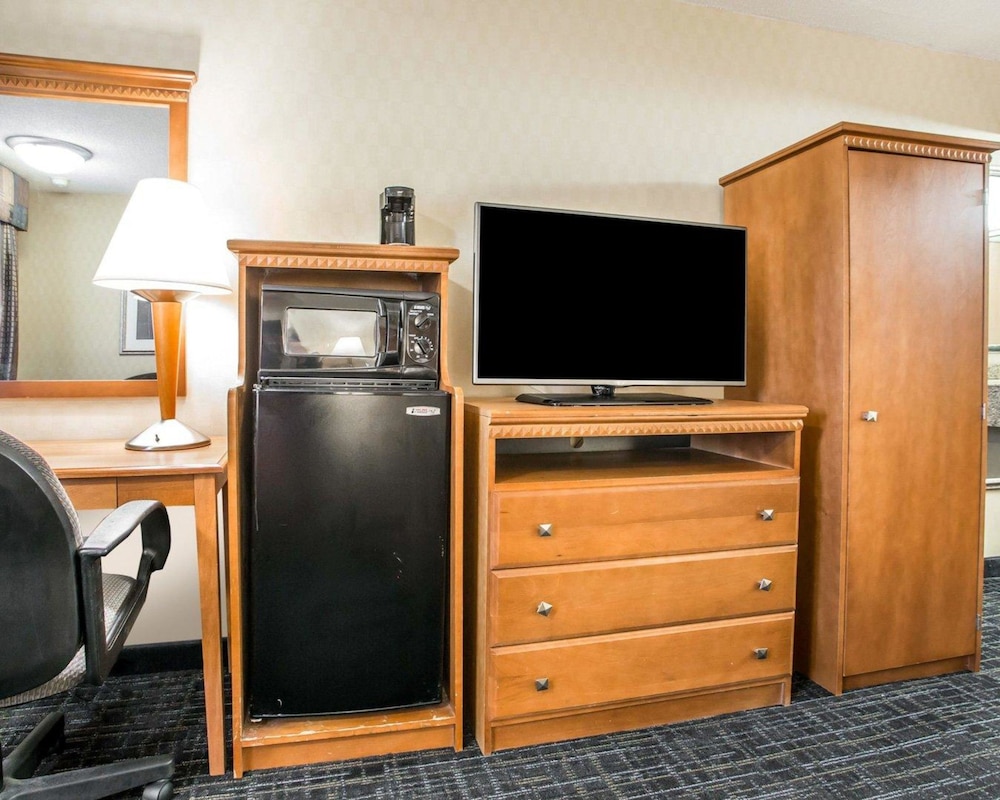 HIBISCUS Inn & Suites 41/43