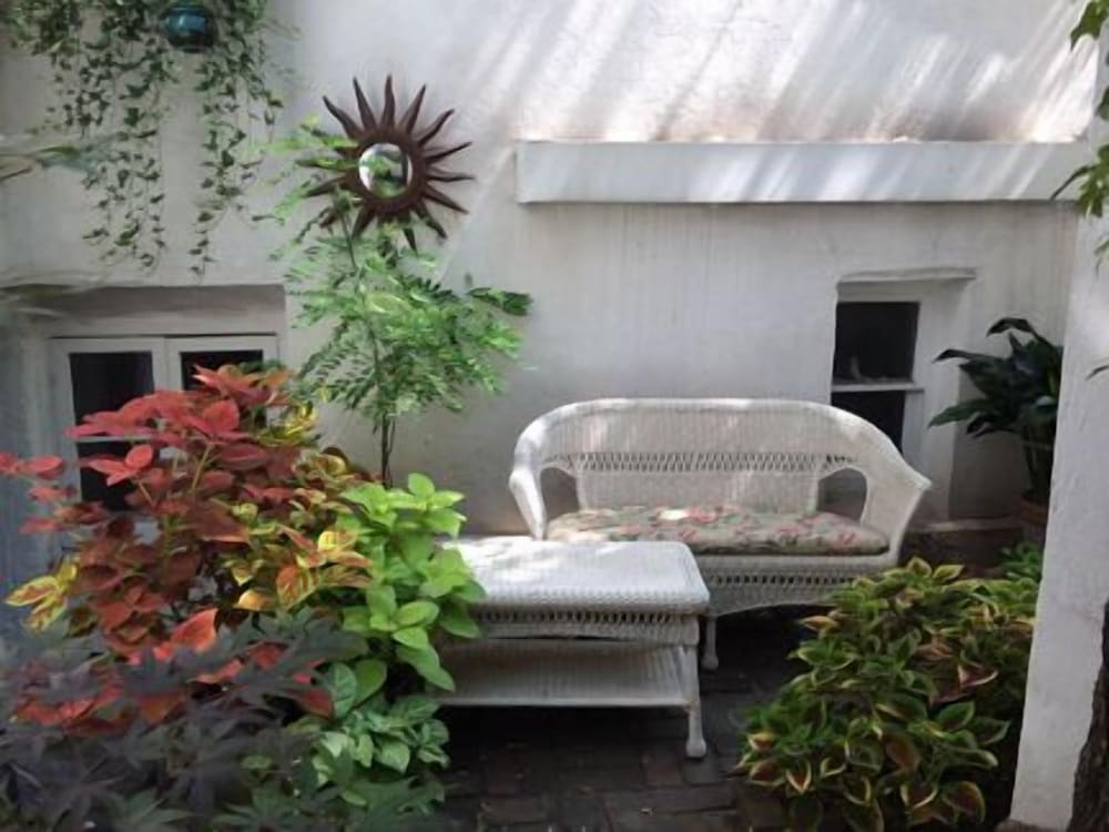 Incentra Village Guest House 2/50