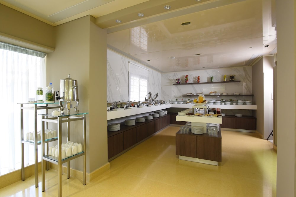 Ramada By Wyndham Downtown Beirut 50/56