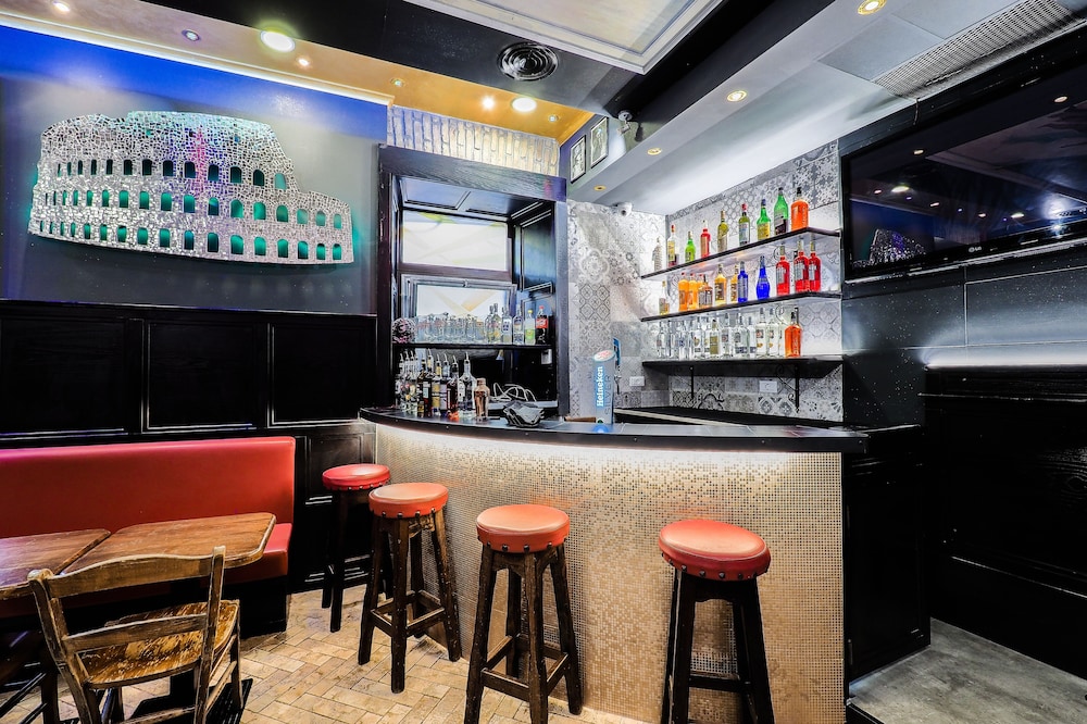 Alessandro Palace Bar 60/69