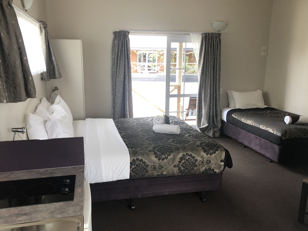 Anchor Lodge Resort 57/73